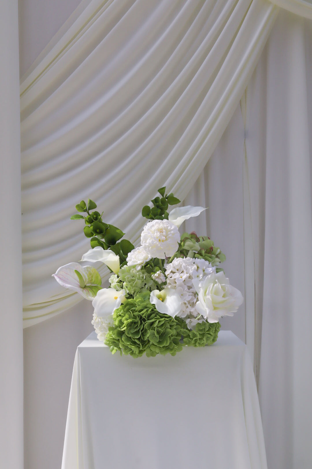 The Editorial Small Centerpiece